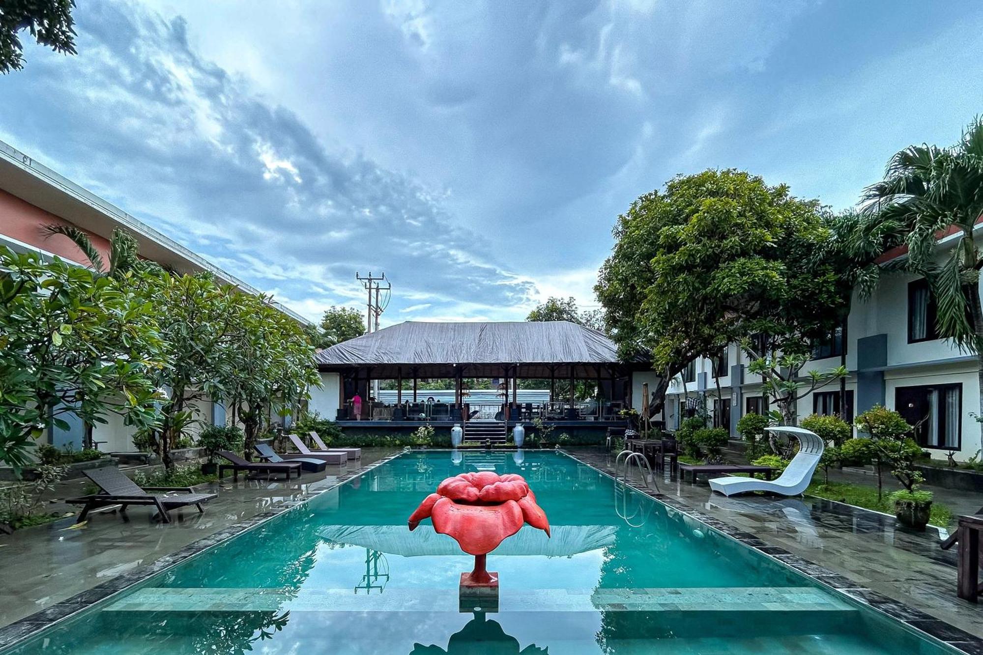 Ozz Hotel Kuta Bali Manage By Ozz Group Exterior foto